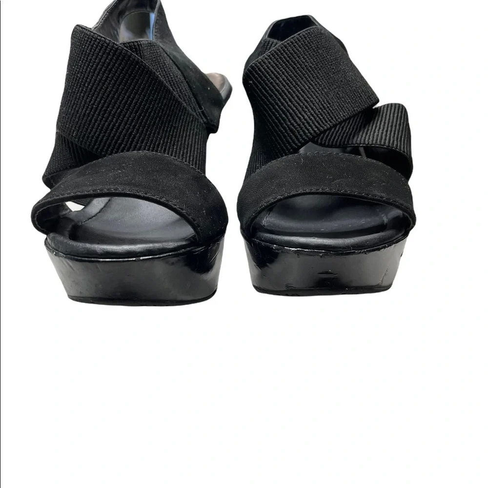 Kenneth Cole Reaction wedge Size 6 1/2 M